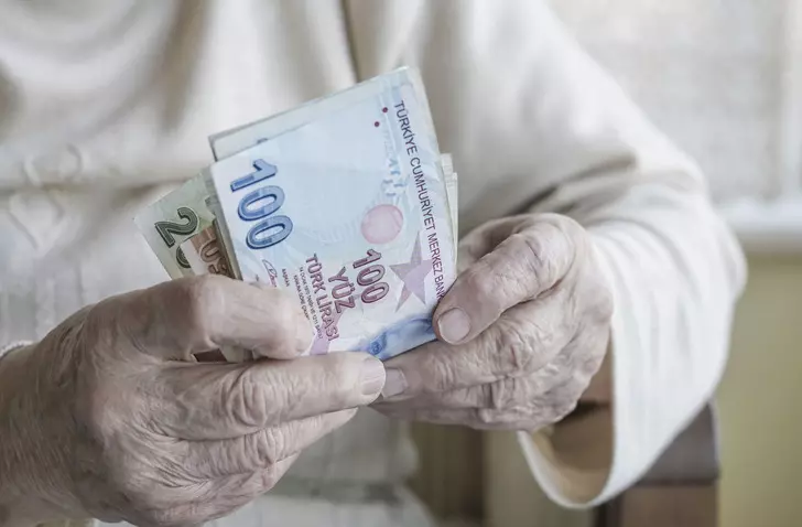 2025 Yılında Emekli Aylıkları Düşecek mi ?