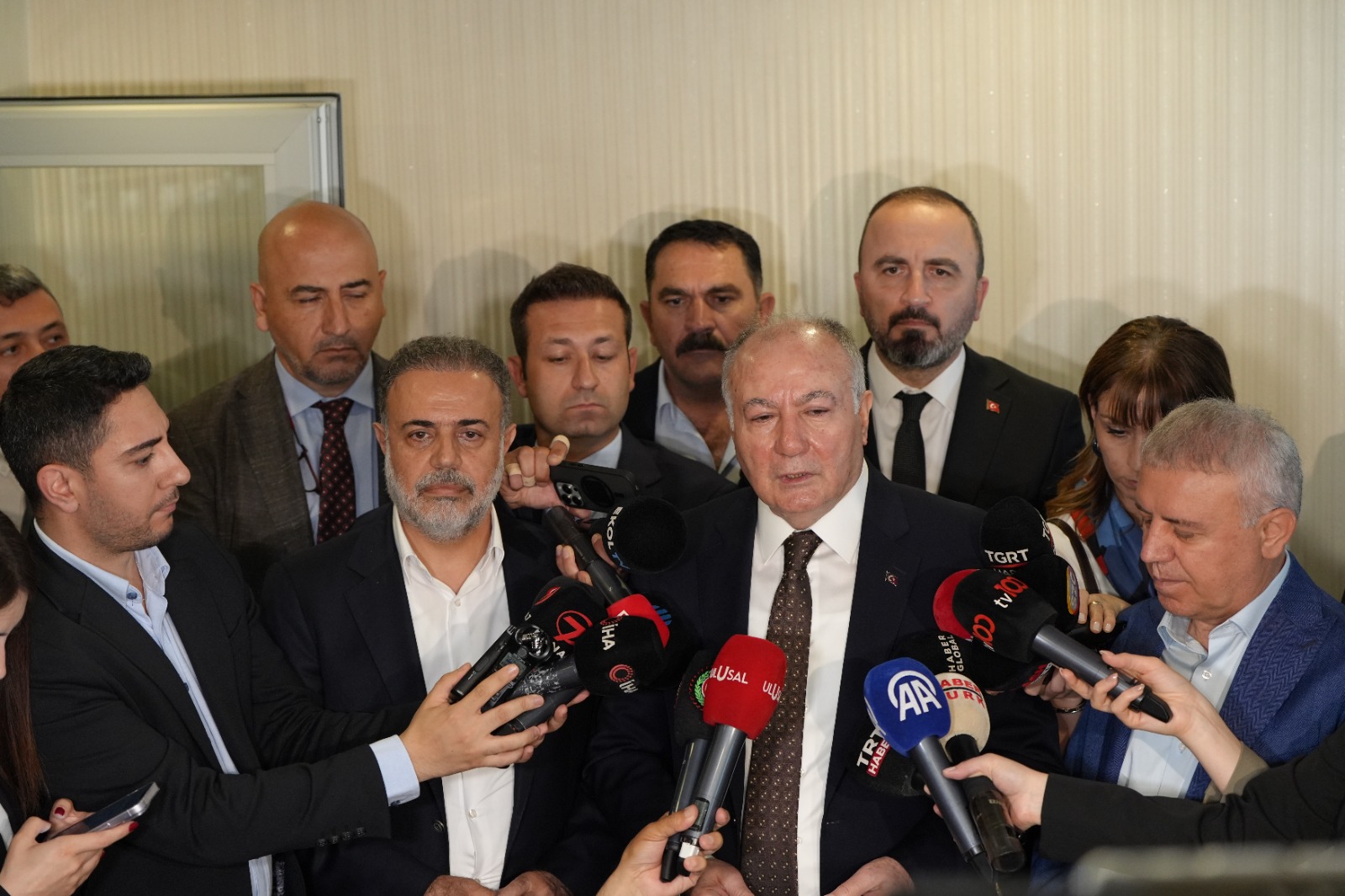 Hak-İş ve Öz Sağlık-İş Sendikasından Kamu İşçisine verilen Teklif hakkında Açıklama